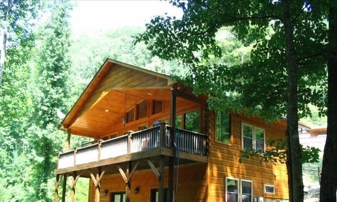 Bryson City Cabin | JUST 5 MILES AWAY FROM NOC