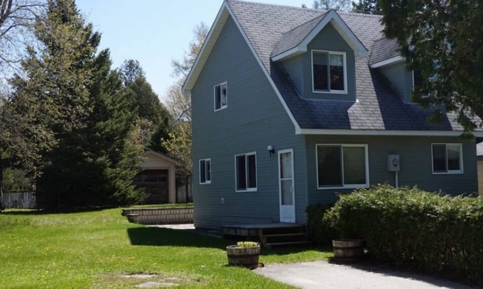 Sauble Beach Cottage | Just a few steps from the beach and Main Street!