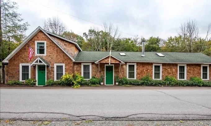 Eagles Mere Cottage | Just a short stroll to the village for "The MacKay" in Eagles Mere
