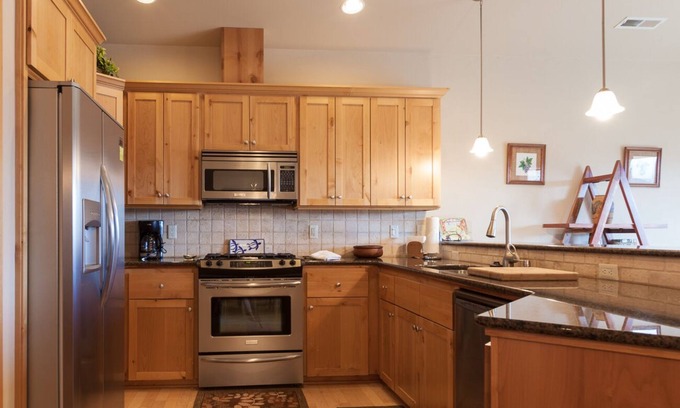 Mt. Hood - Columbia River Gorge House | Just Across Bridge to White Salmon - Quiet Spot with River and Gorge Views, A/C