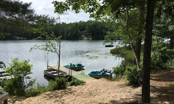 Mayfield Cottage | Just Fishing around Festivals! Beautiful fresh lake! Great for kids too!