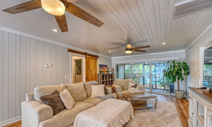 Hampstead House | JUST HIT THE RENTAL MARKET! Cozy modern home minutes to Topsail Island