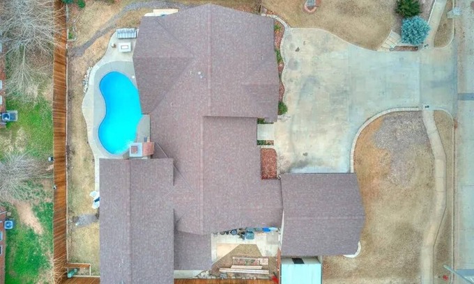 Norman House | Just Like Home #16: Norman 5BD, 4.5 BA, Swimming Pool, Billiards close to campus