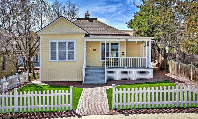 Nob Hill House | Just over 2 blocks to the Courthouse Square !
