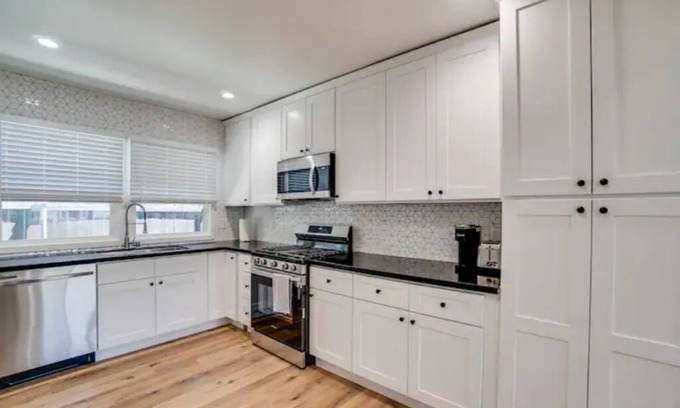 North Central House | Just Remodeled! Stylish, Brand-new, Altadena House