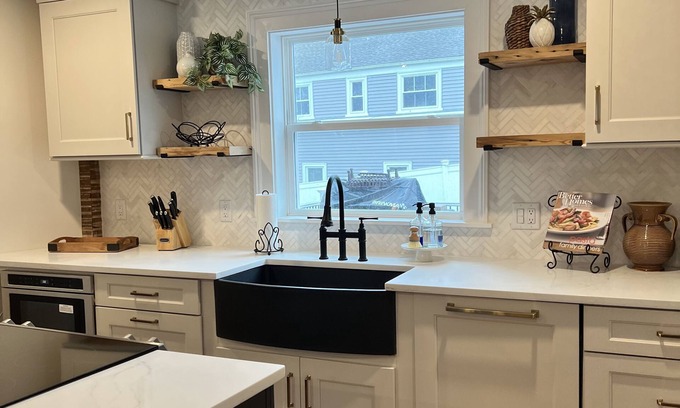 Plymouth Apartment | Just Renovated-Downtown Plymouth-America's Hometown-Spacious-Parking-Yard & MORE