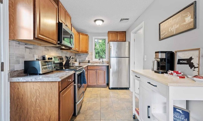 Piety Corner Apartment | Just Renovated, Private & Quiet 2 Bedroom Unit