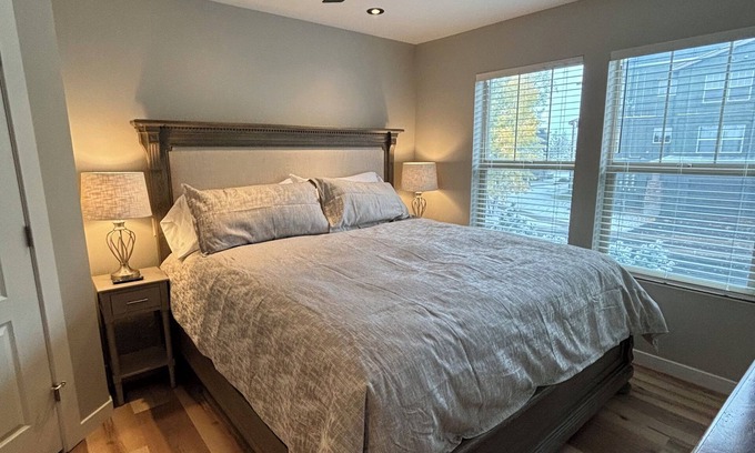 Park City Condo | Just Renovated, RH King Bed, Ideal Location Skiing Deer Valley East Village, PC