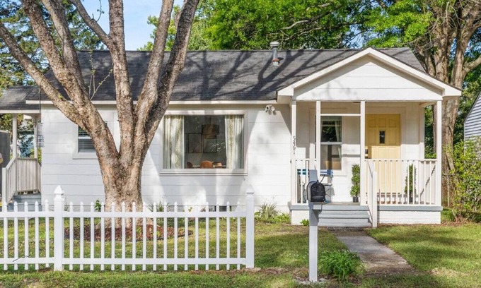 North Charleston House | Just Renovated Home - Private Yard & Movie Theater