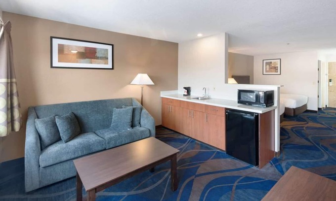 Tri-Cities House | Just What You Were Looking For! Amazing unit awaits! Enjoy Free Breakfast!