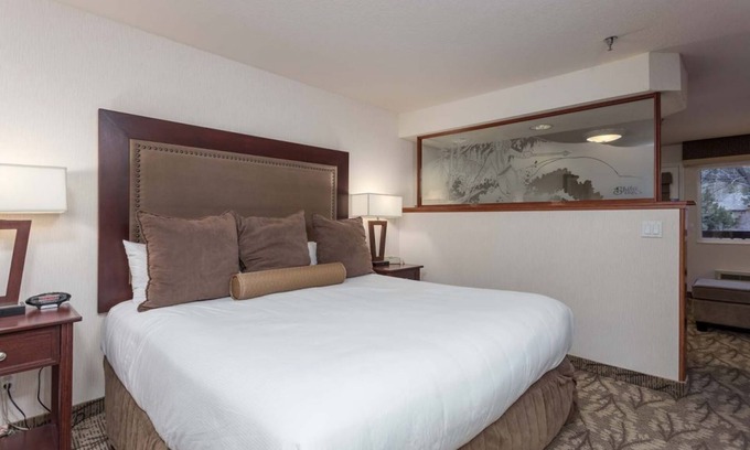 Orchard District Hotel | Just What You Were Looking For! On-Site Restaurant, Pet-Friendly, Free Parking