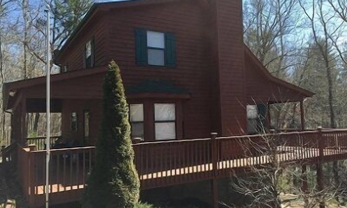Blairsville Cabin | Justa Cabin, Blue Ridge Mtns, Peaceful Getaway, Mins from Lake Nottely!