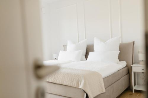 Greetsiel Apartment | Küsten Suite Nord - direkte Wasserlage, Terrasse, 70qm