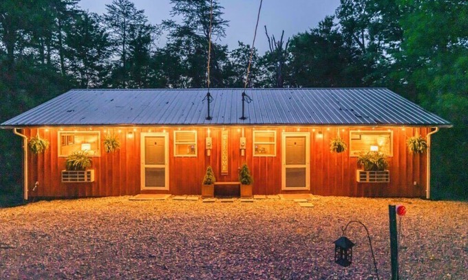 Cosby Cabin | K beds! New covered deck w/soaking tub! Fire Pit!
