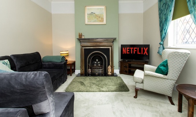 Spital House | K Suites - Beautiful Central 2 bed House w/free Wi-Fi