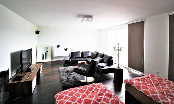 Altstadt-Nord Apartment | K51 large penthouse apartment at Friesenplatz in Cologne with balcony and free WiFi