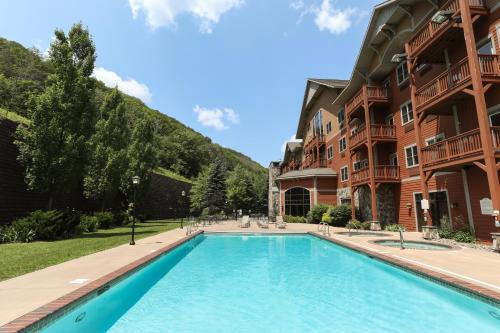 Hunter Cabin | Kaatskill Mountain Club and Condos by Hunter Mountain