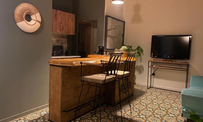 Rasimpasa Apartment | Kadikoy Tarihi Mahallede Loft Tasarimli Daire