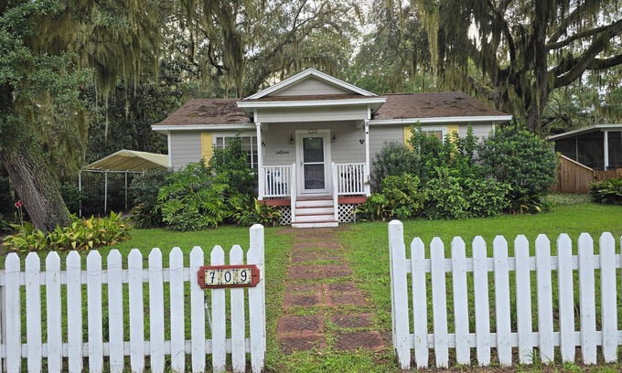St. Marys House | KaiCozyCottage/Saltwater Pool/Walk to Ferry/Pets ok/Fenced In Yardn