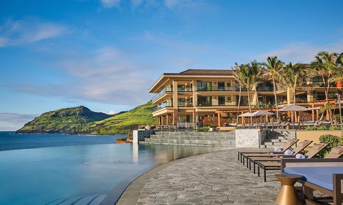 Foster Village Condo | Kaiholo 4-Bdrm Signature,Moderm Take of Traditional Hawaiian Interiors