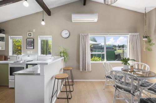 Nukuhau House | Kaihua Cabin, Modern 3BR With Mt Tauhara Views