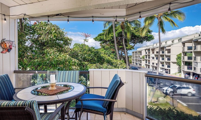 Historic Kailua Village Condo | Kailua Bay Resort#4-206: HEART OF DOWNTOWN, OCEAN VIEWS, CORNER UNIT!