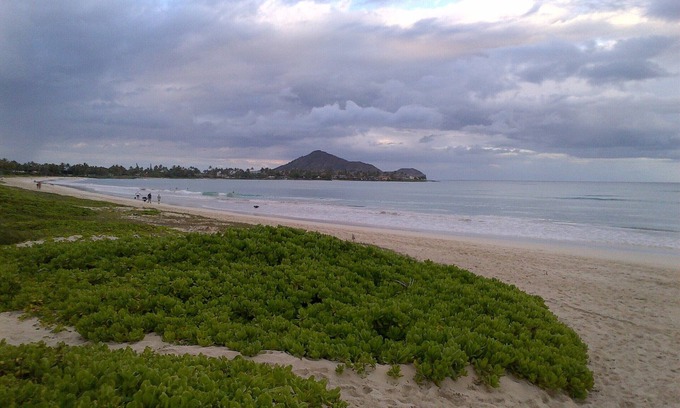 Kailua House | Kailua Beachside, 2 Houses off beach, 2bed/2bath, Sleeps 8, Ocean & Mtn Views