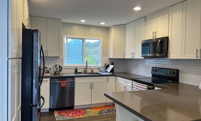 Keolu Hills House | Kailua Cottage 3 bedroom 2 bath with an office room. Minimum 30 consecutive days