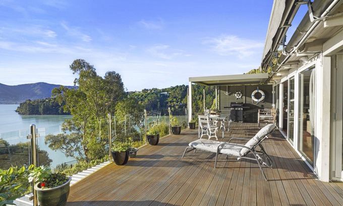 Diamond Harbour House | Kaioruru View – Diamond Harbour Holiday Home