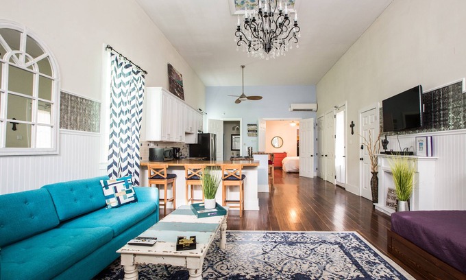 Seventh Ward House | Kajun Kastle HUGE on Space & Luxury