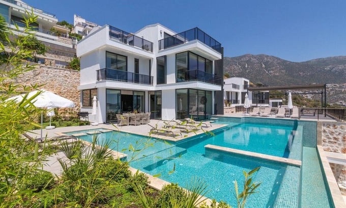 Bezirgan Villa | Kalkan Kalamar Deniz Manzaralı 5+1 Lüks Villa