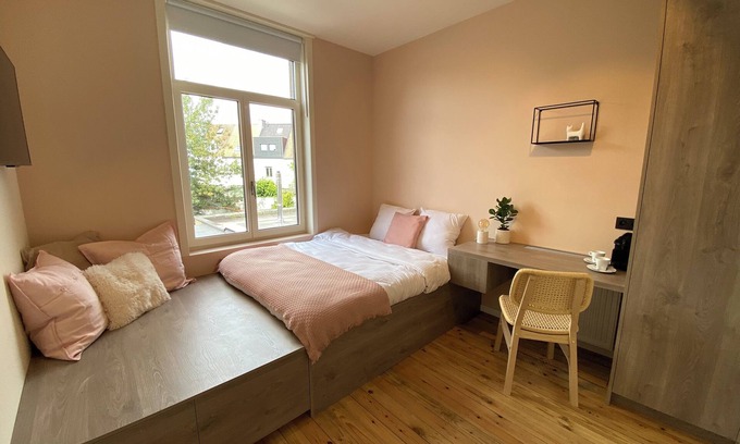 Nieuw Gent House | Kamer met Eigen Badkamer in Maison Darnaud