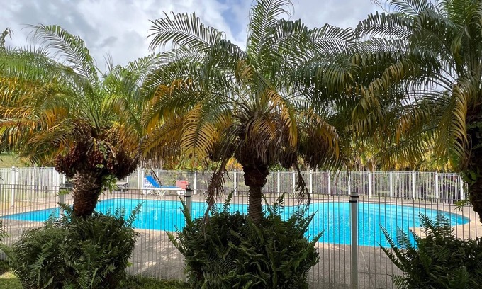 Saint-Claude Apartment | KANOA LODGE - Spacious apartment, air-conditioned rooms, sea view terrace