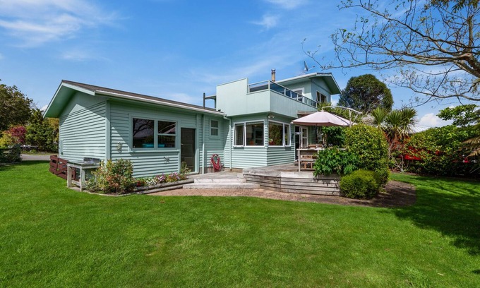 Rainbow Point House | Kapuka Paradise - Wharewaka Holiday Home