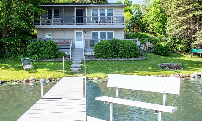 Annandale Cabin | Karen’s Kottage - Lake John Cutie on the Bay! NEW - now with Wi-Fi!