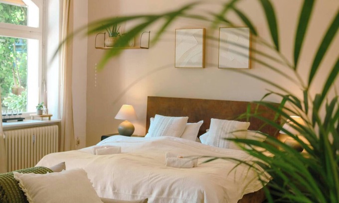 Bad Wilhelmshoehe Apartment | Karlsaue - Big-Size Bed garden apartment