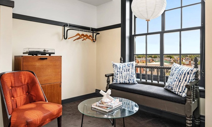 East Liberty Apartment | Kasa | Accessible Studio in the Heart of Steel City | The Maverick
