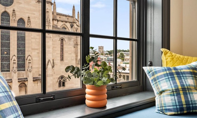 East Liberty Apartment | Kasa Enjoy Local Dining in East Liberty The Maverick