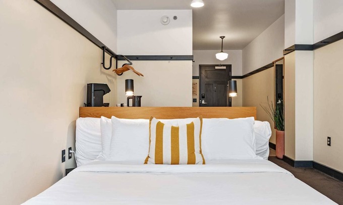 East Liberty Apartment | Kasa | Experience East Liberty Nightlife | The Maverick