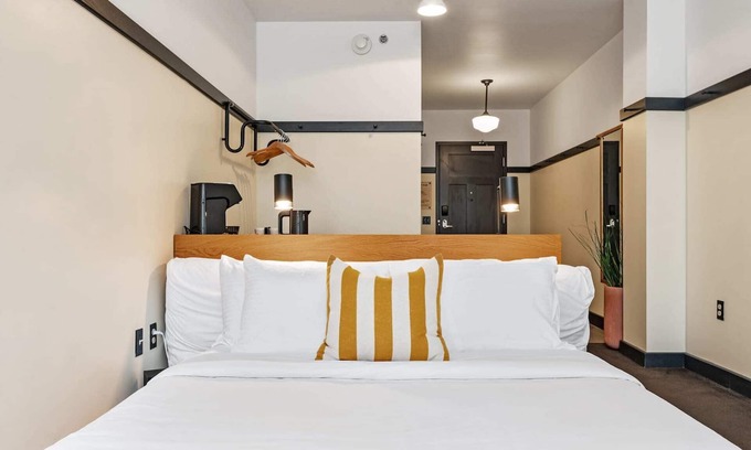 East Liberty Apartment | Kasa | Explore East Liberty Hotspots | The Maverick