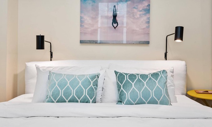 East Liberty Apartment | Kasa | Quick Walk to Kelly Strayhorn Theater | The Maverick