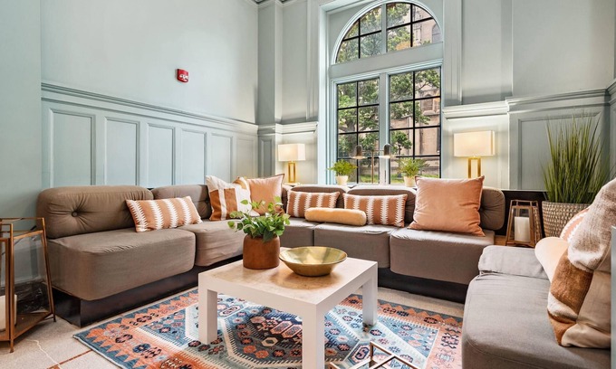 East Liberty Apartment | Kasa Uniquely Designed Suite Near Carnegie Museum The Maverick