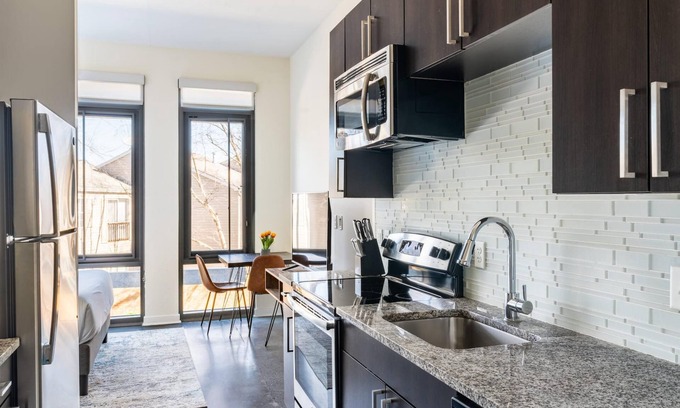 Del Ray Apartment | Kasa | Welcoming Studio + Work Friendly | Alexandria