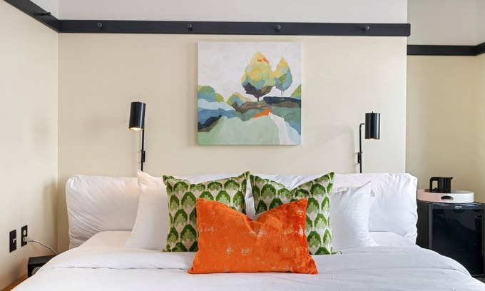 East Liberty Apartment | Kasa | Welcoming Studio, Nearby Bakery Square | The Maverick