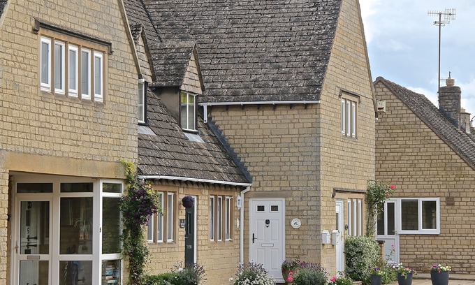 Bourton Cottage | KATE'S COTTAGE, with a garden in Bourton-On-The-Water