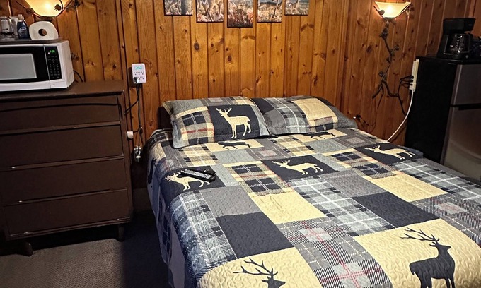 Fairview Hotel | Kauffman Motel Room 1 - Up north getaway room