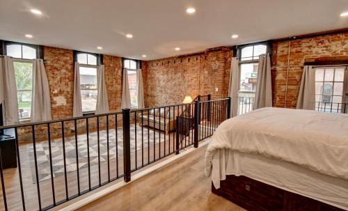 Millersburg Apartment | Kaufman Suite- BY BUSY INTERSECTION