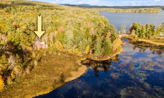 Winona Cottage | Kayaks, kids secret room, fishing, fire pit, ev charger.
