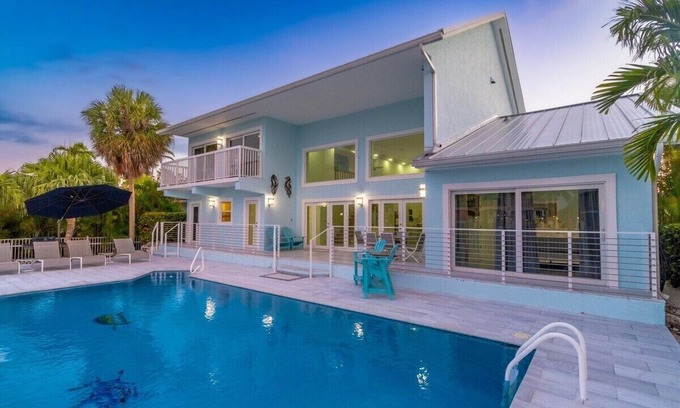 Coury House | KCB~Aqua Vista~ Luxury Waterfront w Pool & Dock!
