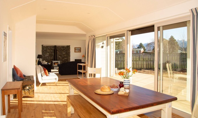 Methven House | Kea Cottage - perfect South Island ski base or tranquil summer retreat
